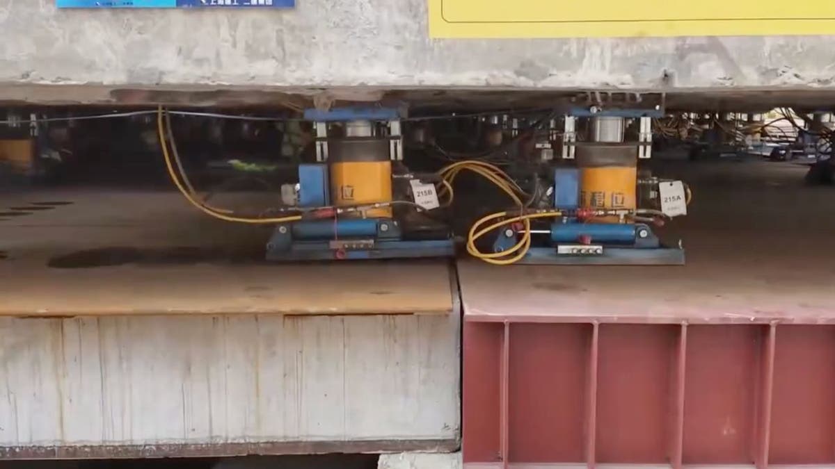 Robots move building 3