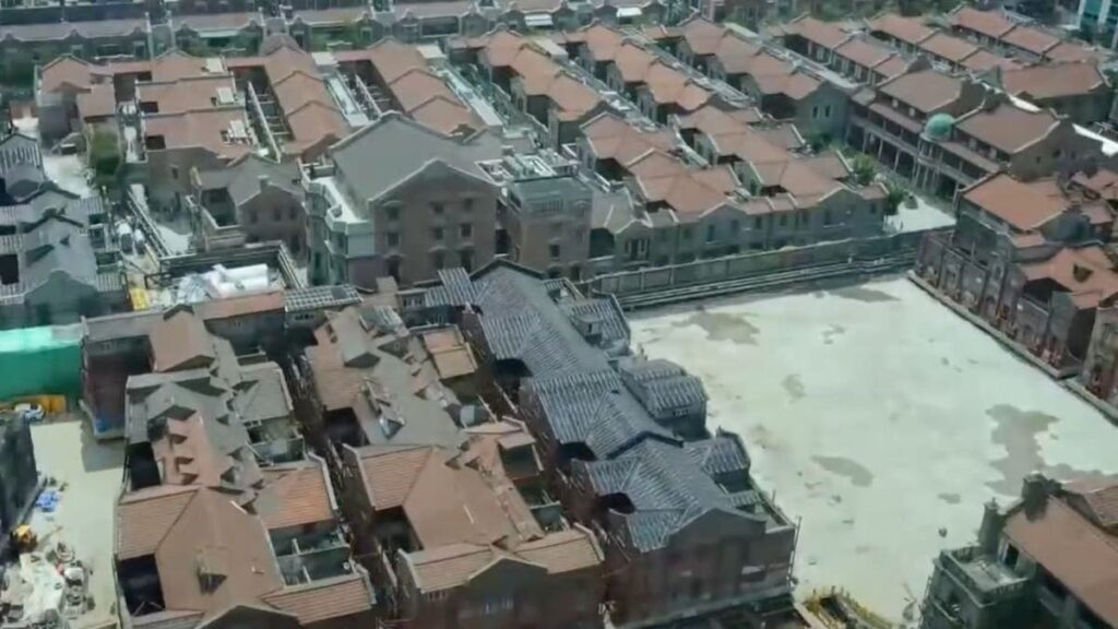 As 432 robots are moving a Historic building of 7,500 tons
